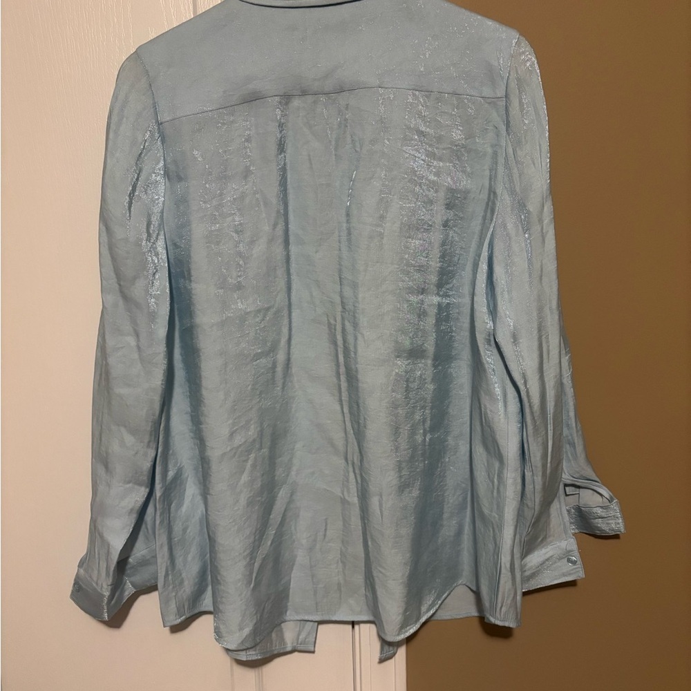 Chico's 1 Light Blue Button-up Collared Blouse Freshwater Size M. - Picture 3 of 5